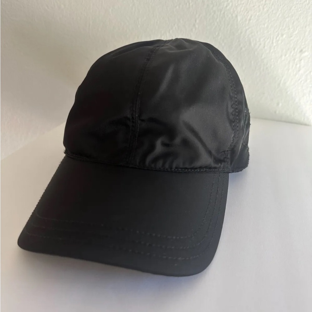 Prada hat black color